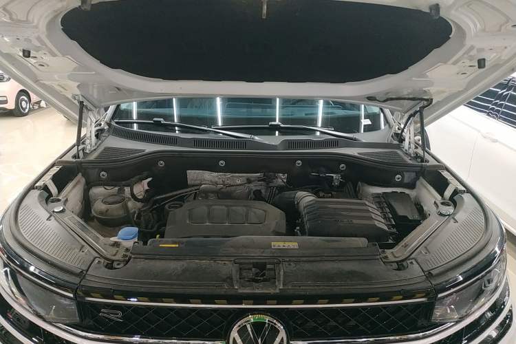 Used Volkswagen Tavendor 2024 380TSI All-Wheel-Drive R-Line Journey Shared Enjoyment Model Engine Bay
