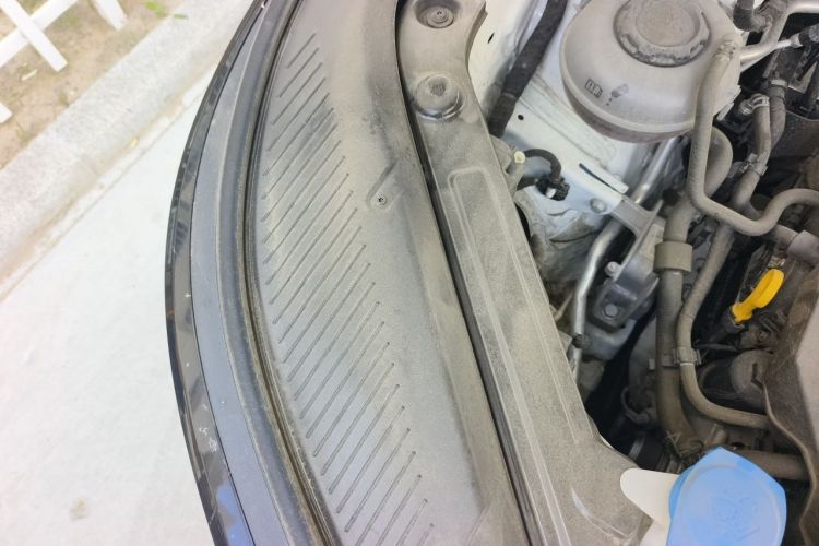 Used Volkswagen Tavendor 2024 380TSI All-Wheel-Drive R-Line Cruise Premium Edition Engine Bay Right