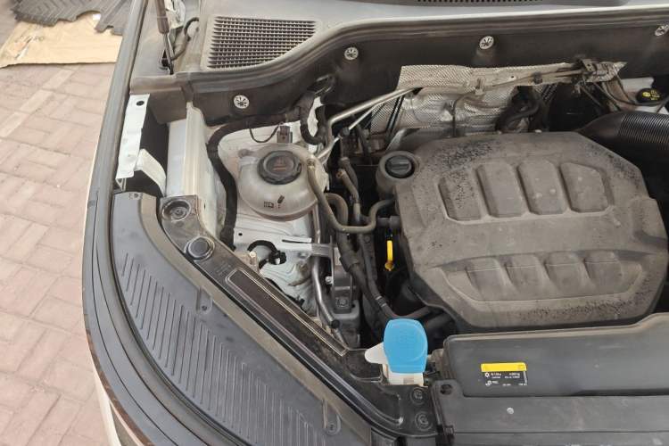 Used Volkswagen Tavendor 2024 380TSI All-Wheel-Drive R-Line Ambition Edition Engine Bay Right