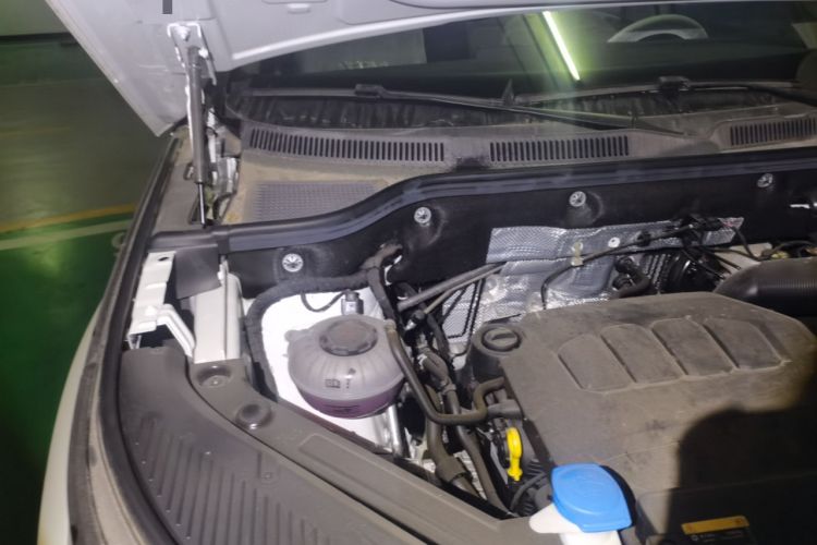 Used Volkswagen Tavendor 2024 380TSI All-Wheel Drive R-Line Cruise Edition Engine Bay Right