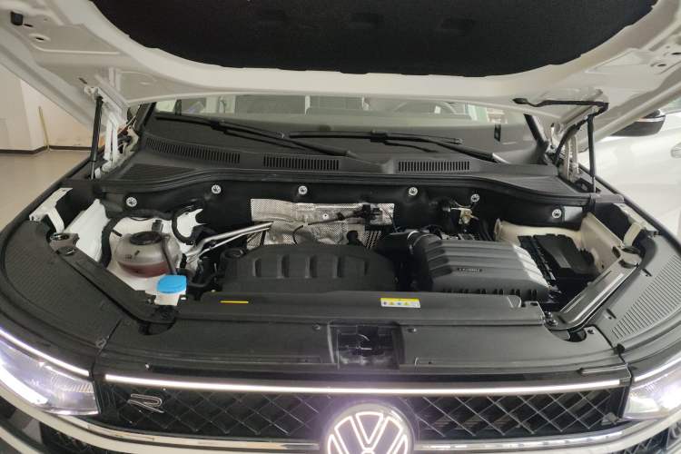 Used Volkswagen Tavendor 2024 380TSI All-Wheel Drive R-Line Cruise Edition Engine Bay