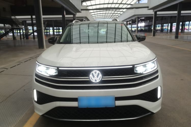 Used Volkswagen Tavendor 2024 380TSI All-Wheel-Drive R-Line Cruise Premium Edition Exterior 1