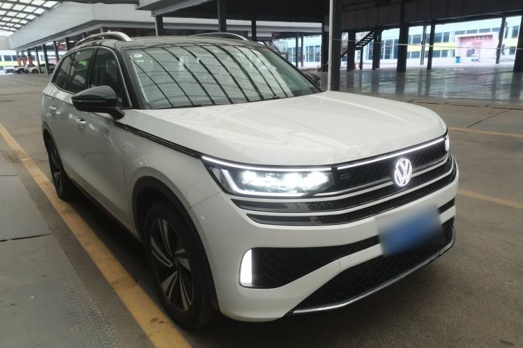 Used Volkswagen Tavendor 2024 380TSI All-Wheel-Drive R-Line Cruise Premium Edition Exterior 2