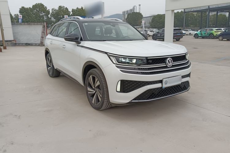 Used Volkswagen Tavendor 2024 380TSI All-Wheel Drive R-Line Cruise Edition Exterior 2