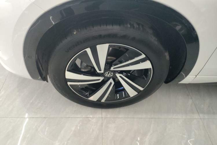 Used Volkswagen Tavendor 2024 380TSI All-Wheel-Drive R-Line Cruise Premium Edition Exterior 4