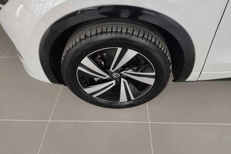 Used Volkswagen Tavendor 2024 380TSI All-Wheel Drive R-Line Cruise Edition Exterior 4