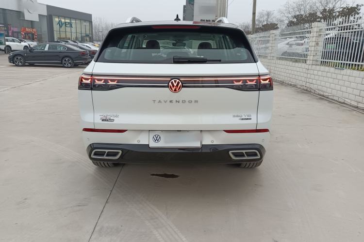 Used Volkswagen Tavendor 2024 380TSI All-Wheel Drive R-Line Cruise Edition Exterior 5