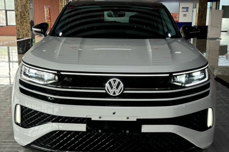 Used Volkswagen Tavendor 2024 380TSI All-Wheel-Drive R-Line Journey Shared Enjoyment Model Exterior 7