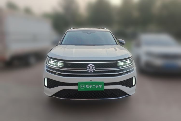 Used Volkswagen Tavendor 2024 380TSI All-Wheel-Drive R-Line Ambition Edition Front