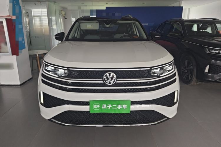 Used Volkswagen Tavendor 2024 380TSI All-Wheel-Drive R-Line Cruise Premium Edition Front
