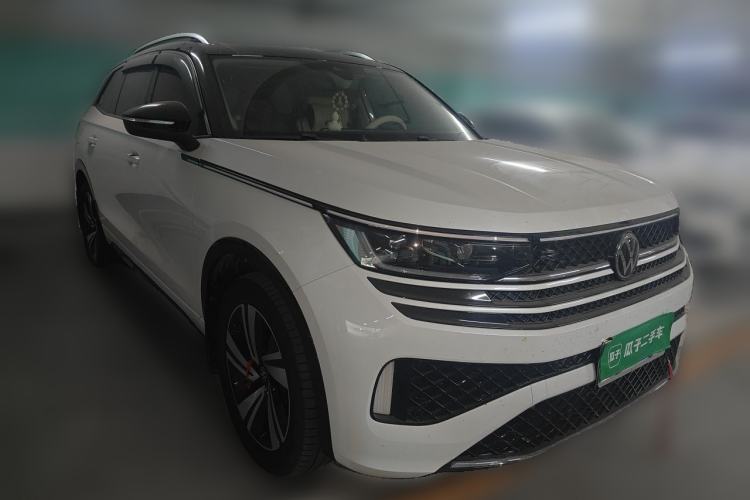 Used Volkswagen Tavendor 2024 380TSI All-Wheel Drive R-Line Cruise Edition Front Right 45 Deg
