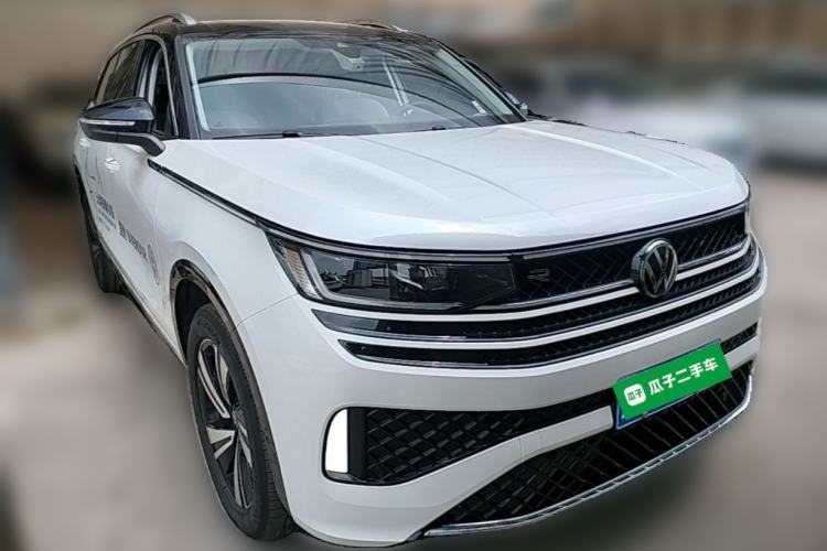 Used Volkswagen Tavendor 2024 Facelifted 380TSI All-Wheel Drive R-Line Cruise Premium Edition Front Right 45 Deg