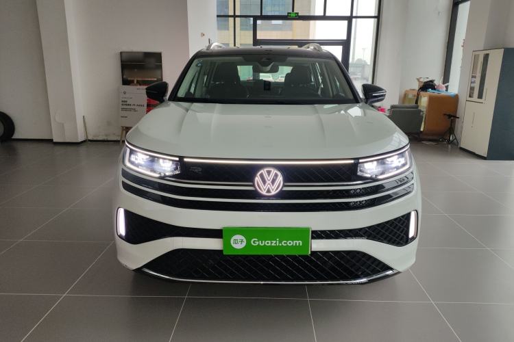 Used Volkswagen Tavendor 2024 380TSI All-Wheel Drive R-Line Cruise Edition Front