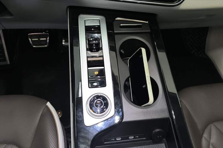 Used Volkswagen Tavendor 2024 380TSI All-Wheel-Drive R-Line Journey Shared Enjoyment Model Gear Lever