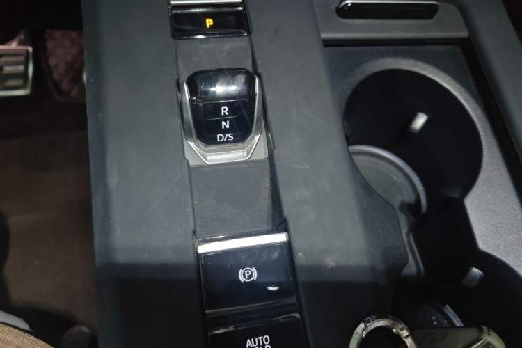 Used Volkswagen Tavendor 2024 380TSI All-Wheel Drive R-Line Cruise Edition Gear Lever