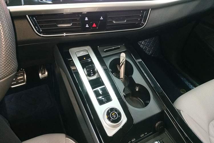 Used Volkswagen Tavendor 2024 380TSI All-Wheel-Drive R-Line Journey Shared Enjoyment Model Gear Lever