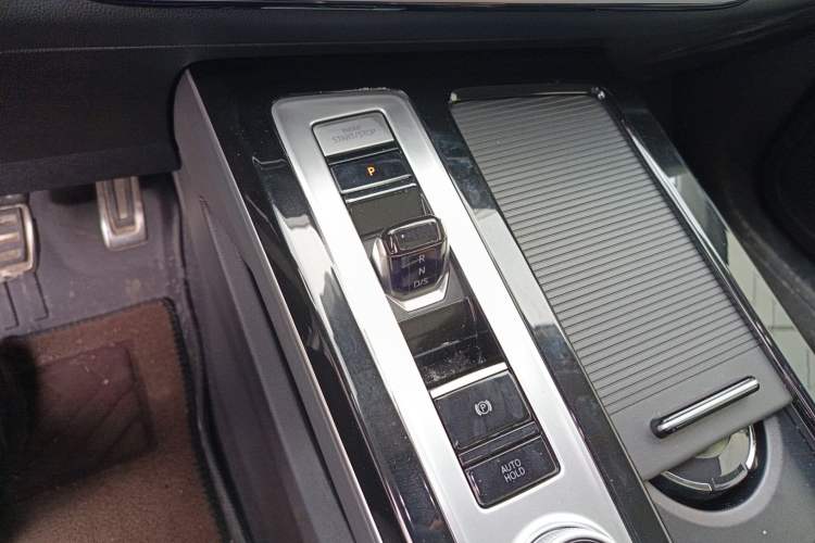 Used Volkswagen Tavendor 2024 380TSI All-Wheel Drive R-Line Cruise Edition Gear Lever