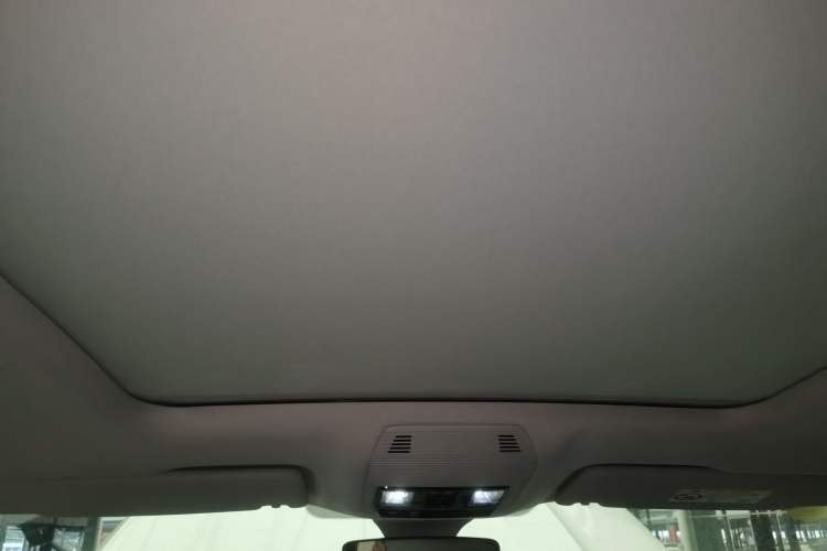 Used Volkswagen Tavendor 2024 380TSI All-Wheel-Drive R-Line Cruise Premium Edition Headliner