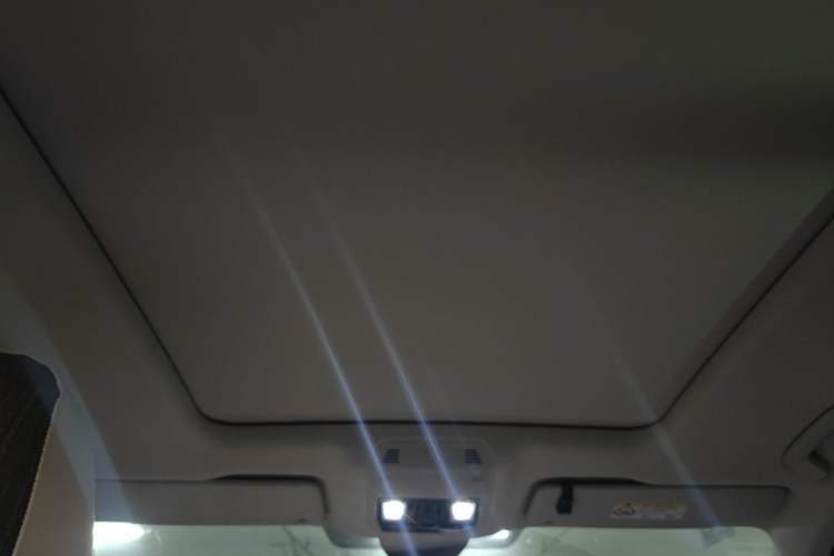 Used Volkswagen Tavendor 2024 380TSI All-Wheel Drive R-Line Cruise Edition Headliner