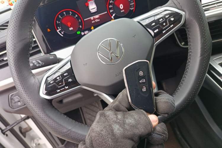 Used Volkswagen Tavendor 2024 380TSI All-Wheel Drive R-Line Cruise Edition Interior 1