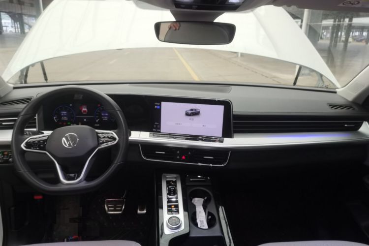 Used Volkswagen Tavendor 2024 380TSI All-Wheel-Drive R-Line Cruise Premium Edition Interior 2