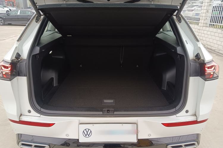 Used Volkswagen Tavendor 2024 380TSI All-Wheel Drive R-Line Cruise Edition Interior 6