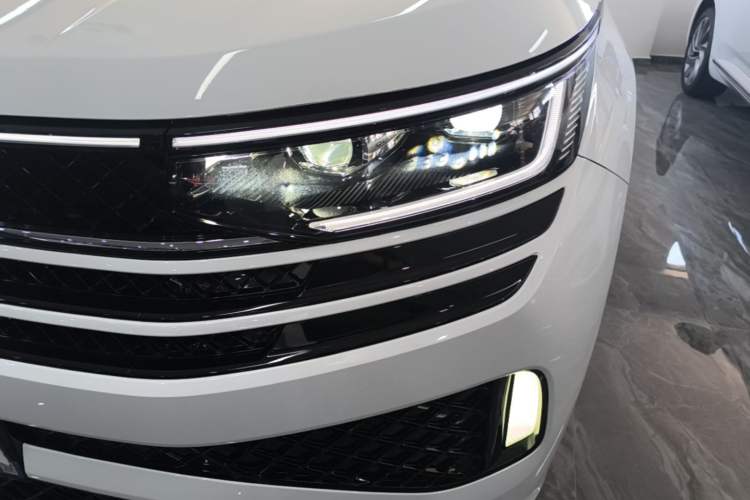 Used Volkswagen Tavendor 2024 380TSI All-Wheel-Drive R-Line Journey Shared Enjoyment Model Left Front Headlight
