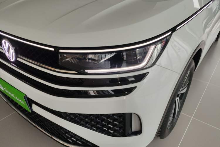 Used Volkswagen Tavendor 2024 380TSI All-Wheel Drive R-Line Cruise Edition Left Front Headlight