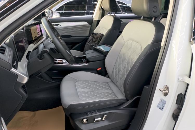 Used Volkswagen Tavendor 2024 380TSI All-Wheel Drive R-Line Cruise Edition Left Front Seat