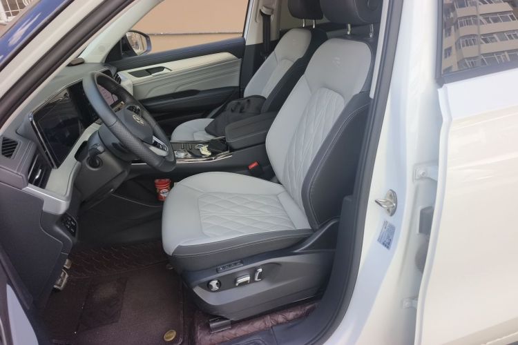 Used Volkswagen Tavendor 2024 380TSI All-Wheel-Drive R-Line Cruise Premium Edition Left Front Seat