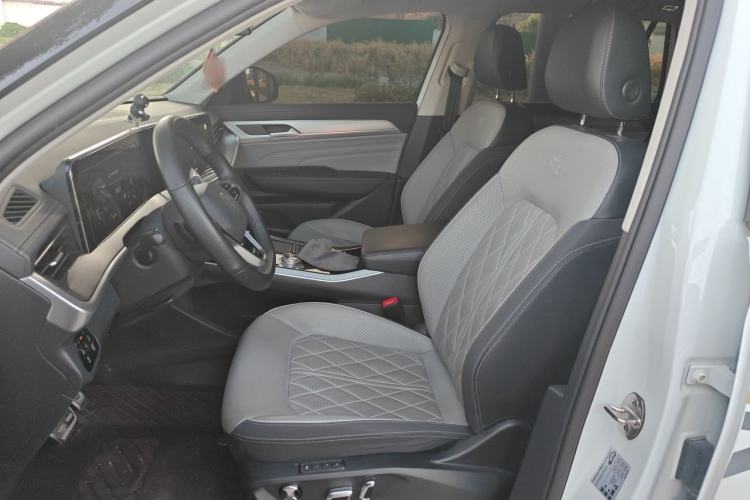Used Volkswagen Tavendor 2024 380TSI All-Wheel Drive R-Line Cruise Edition Left Front Seat