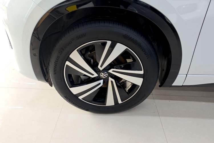 Used Volkswagen Tavendor 2024 380TSI All-Wheel Drive R-Line Cruise Edition Left Front Wheel Hub