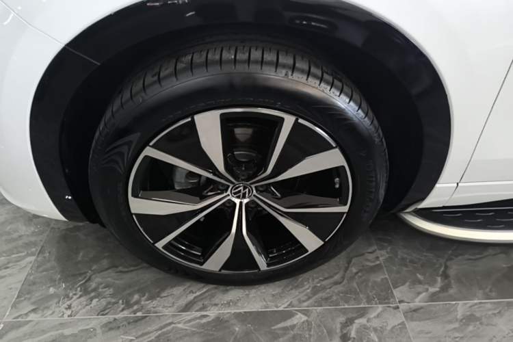 Used Volkswagen Tavendor 2024 380TSI All-Wheel-Drive R-Line Journey Shared Enjoyment Model Left Front Wheel Hub