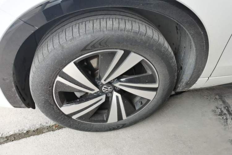 Used Volkswagen Tavendor 2024 380TSI All-Wheel Drive R-Line Cruise Edition Left Front Wheel Hub