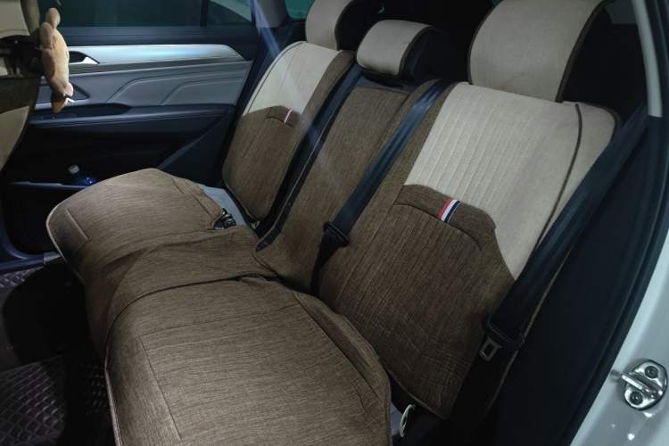 Used Volkswagen Tavendor 2024 380TSI All-Wheel Drive R-Line Cruise Edition Left Rear Seat
