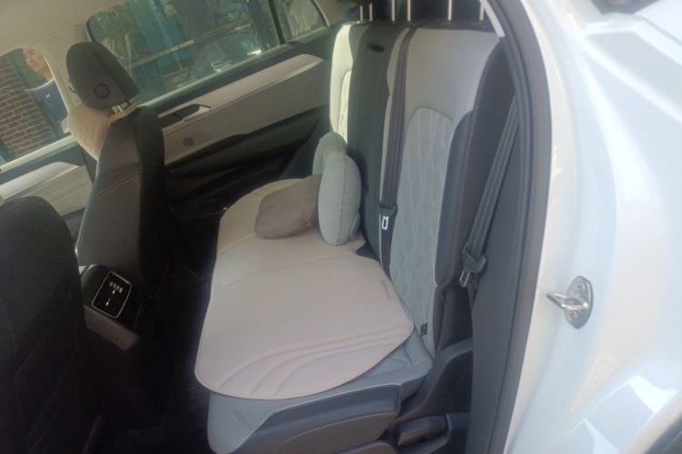 Used Volkswagen Tavendor 2024 380TSI All-Wheel-Drive R-Line Cruise Premium Edition Left Rear Seat