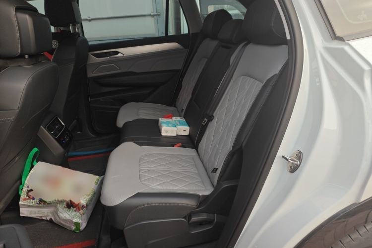 Used Volkswagen Tavendor 2024 380TSI All-Wheel-Drive R-Line Ambition Edition Left Rear Seat