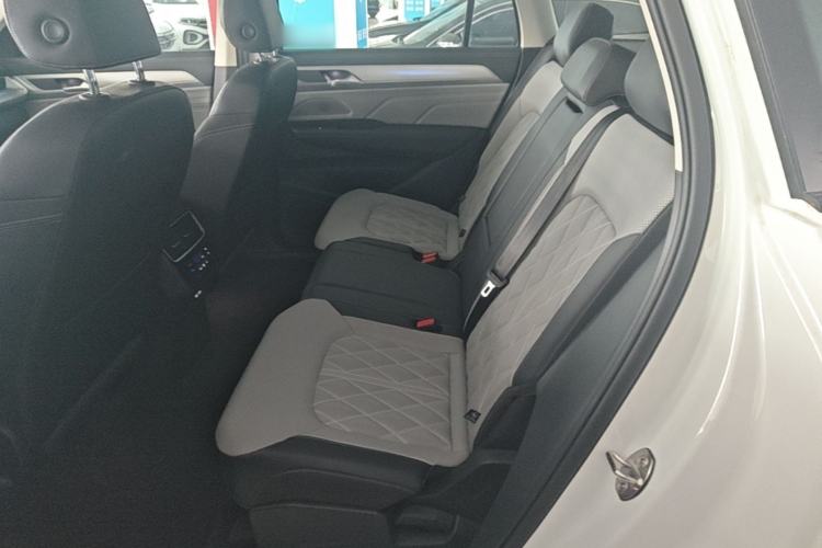 Used Volkswagen Tavendor 2024 380TSI All-Wheel-Drive R-Line Cruise Premium Edition Left Rear Seat