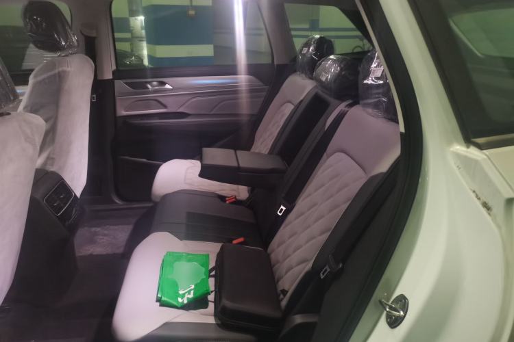 Used Volkswagen Tavendor 2024 380TSI All-Wheel Drive R-Line Cruise Edition Left Rear Seat