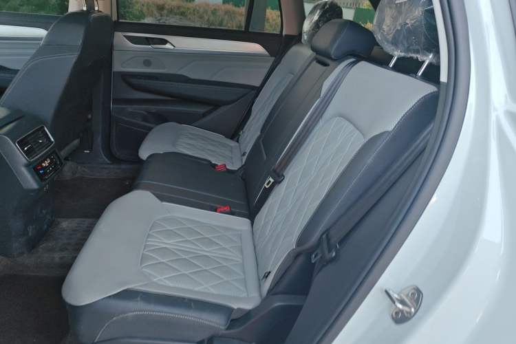 Used Volkswagen Tavendor 2024 380TSI All-Wheel Drive R-Line Cruise Edition Left Rear Seat