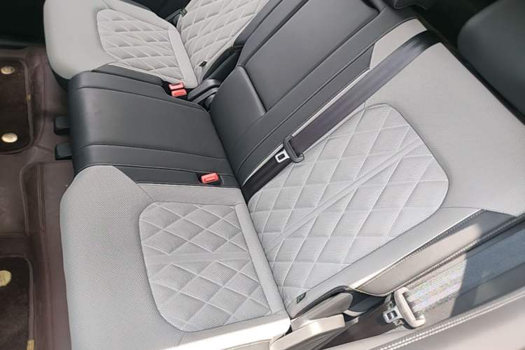 Used Volkswagen Tavendor 2024 Facelifted 380TSI All-Wheel Drive R-Line Cruise Premium Edition Left Rear Seat