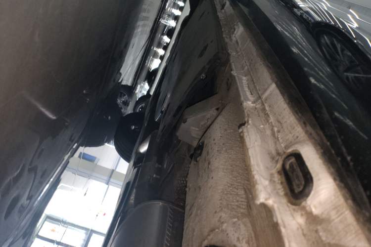 Used Volkswagen Tavendor 2024 380TSI All-Wheel-Drive R-Line Cruise Premium Edition Left Side Sill