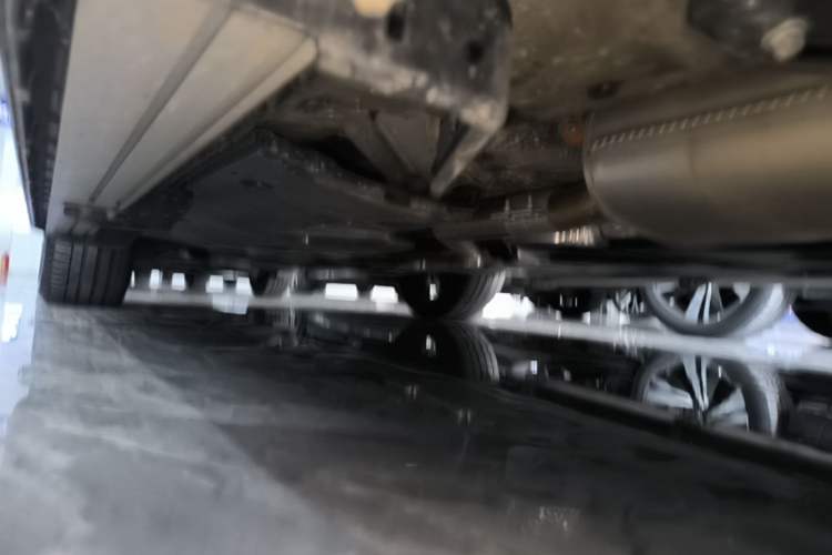Used Volkswagen Tavendor 2024 380TSI All-Wheel-Drive R-Line Journey Shared Enjoyment Model Left Side Sill