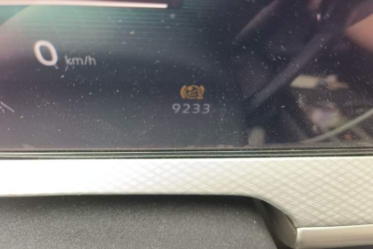 Used Volkswagen Tavendor 2024 380TSI All-Wheel-Drive R-Line Cruise Premium Edition Odometer Close Up