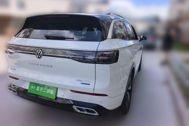 Used Volkswagen Tavendor 2024 380TSI All-Wheel-Drive R-Line Cruise Premium Edition Rear Right 45 Deg