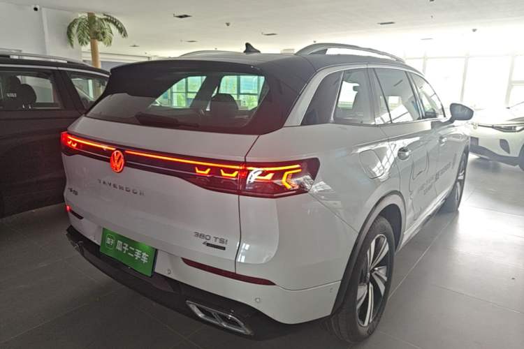 Used Volkswagen Tavendor 2024 380TSI All-Wheel-Drive R-Line Cruise Premium Edition Rear Right 45 Deg