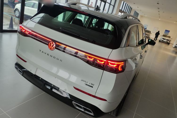 Used Volkswagen Tavendor 2024 380TSI All-Wheel Drive R-Line Cruise Edition Rear Right 45 Deg