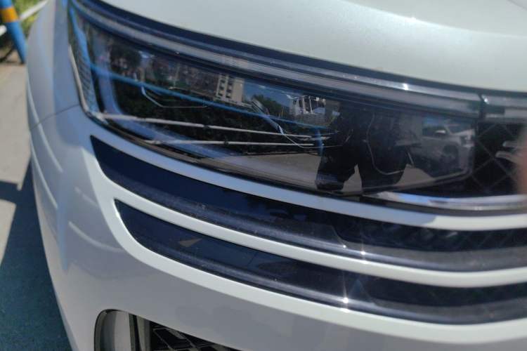 Used Volkswagen Tavendor 2024 Facelifted 380TSI All-Wheel Drive R-Line Cruise Premium Edition Right Front Headlight