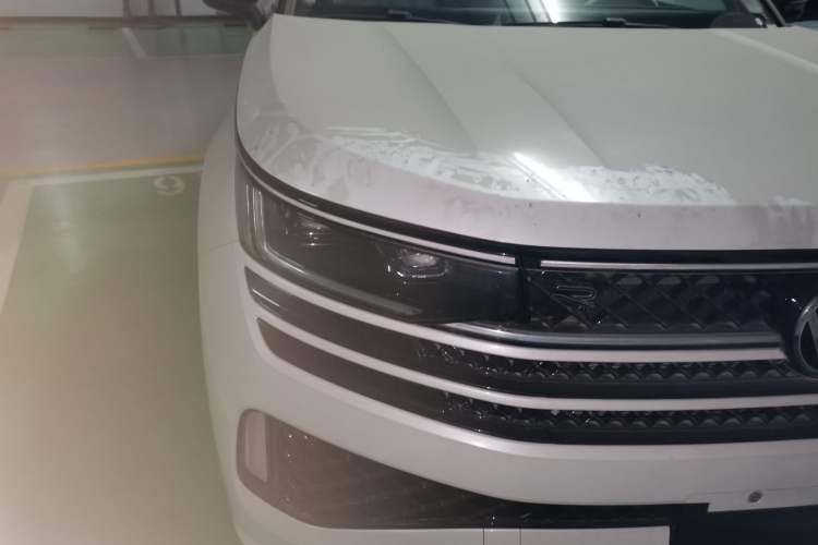 Used Volkswagen Tavendor 2024 380TSI All-Wheel Drive R-Line Cruise Edition Right Front Headlight