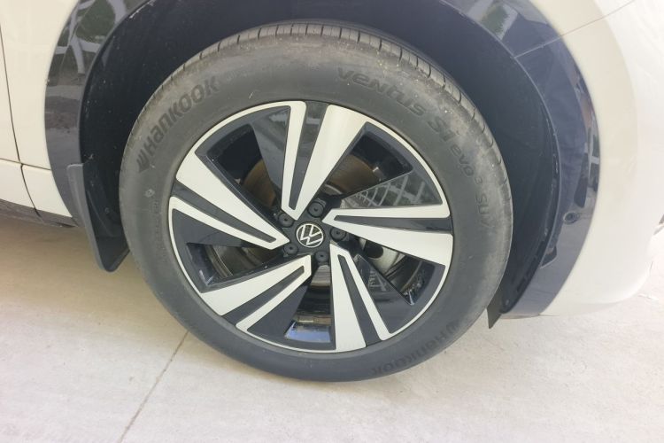 Used Volkswagen Tavendor 2024 380TSI All-Wheel-Drive R-Line Cruise Premium Edition Right Front Wheel Hub